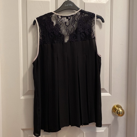 Pleated blouse - Picture 2 of 5